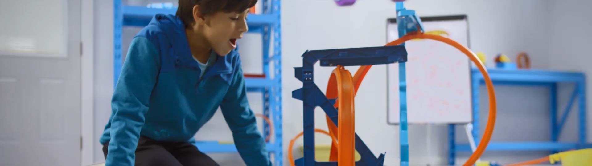 HWHL__SPOT_HotWheels__InfinityLoop_30s__head