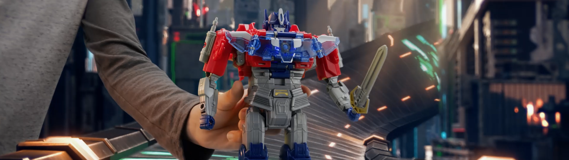 MAKE_SITE_10_TransformersOne_OptimusPrimePowerFlip_HEADER_F03_v001